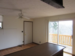 8 Circle Dr in Huntington, WV - Building Photo - Building Photo