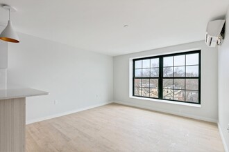 5 Soden St, Unit 308 in Cambridge, MA - Building Photo - Building Photo