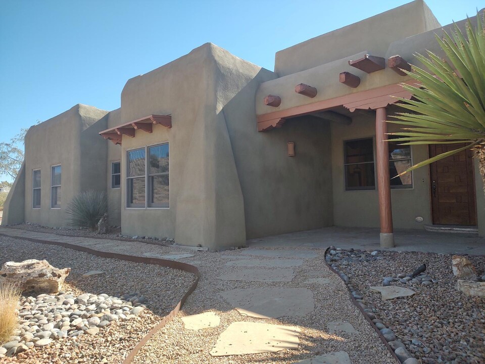 41 Santa Ana Loop in Placitas, NM - Foto de edificio