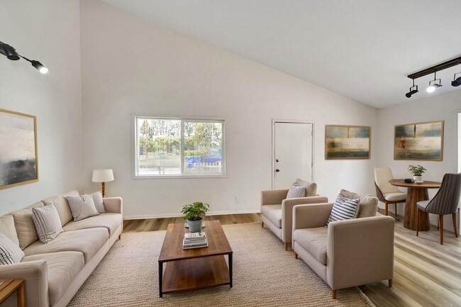 7134 1/2 Yarmouth Ave in Reseda, CA - Foto de edificio - Building Photo