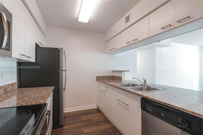 1756 N Bayshore Dr in Miami, FL - Building Photo - Building Photo