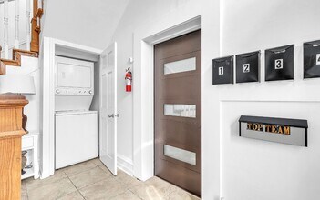 139 Center St, Unit Ruby in Hobart, IN - Building Photo - Building Photo