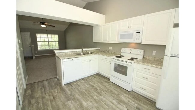 176 Reserve Cir in Oviedo, FL - Foto de edificio - Building Photo