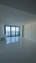 3131 NE 7th Ave, Unit 0011 in Miami, FL - Building Photo - Building Photo
