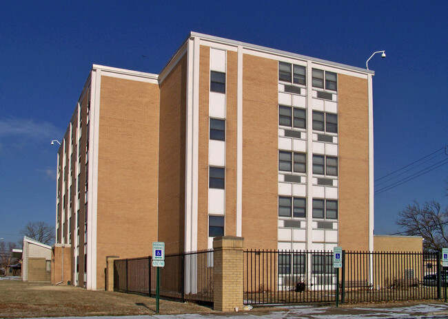 Adeline James Apartments in Cahokia Heights, IL - Foto de edificio - Building Photo