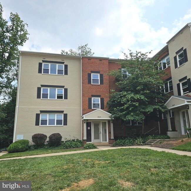 property at 3045 Patrick Henry Dr