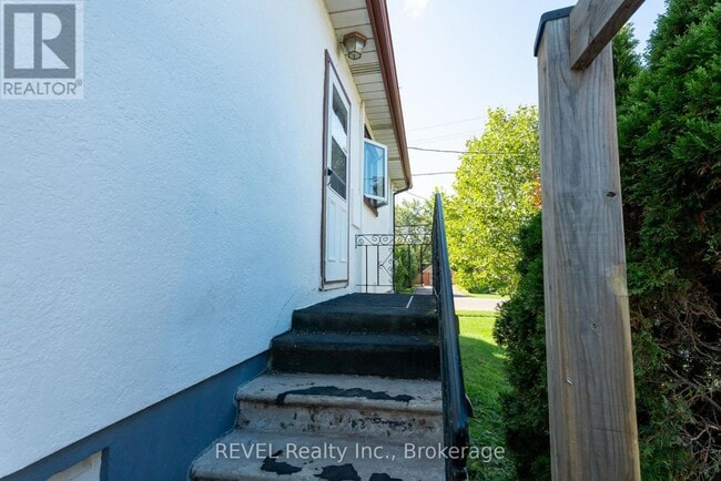 76 Chestnut St in Port Colborne, ON - Building Photo - Building Photo