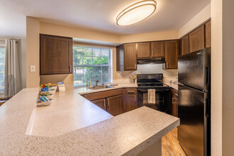 The Seasons in Lynnwood, WA - Building Photo - Building Photo