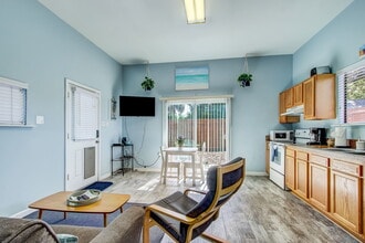 826 5th Ave N, Unit B in Jacksonville Beach, FL - Building Photo - Building Photo