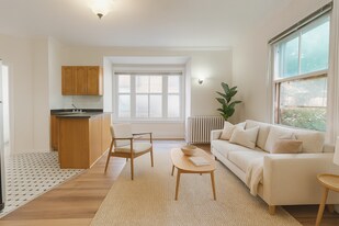 143 MacLaren in Ottawa, ON - Building Photo