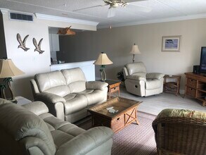 2401 S Atlantic Ave in New Smyrna Beach, FL - Building Photo - Building Photo