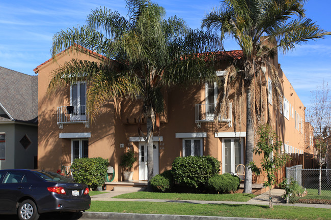 816-822 Obispo Ave in Long Beach, CA - Foto de edificio - Building Photo