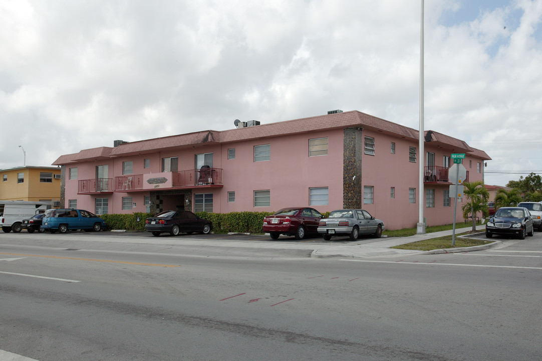 1970 Palm Ave in Hialeah, FL - Building Photo