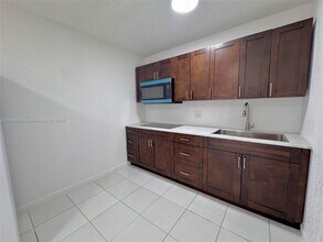 15741 NW 40th Ct in Opa Locka, FL - Building Photo - Building Photo