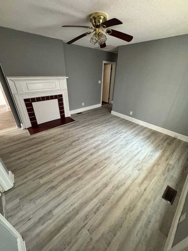 438 Pine Ridge Rd in Petersburg, VA - Building Photo - Building Photo
