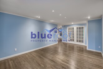 8045 SW West Slope Dr in Portland, OR - Building Photo - Building Photo