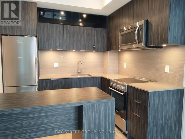50-2250 Forest Manor Rd in Toronto, ON - Building Photo - Building Photo