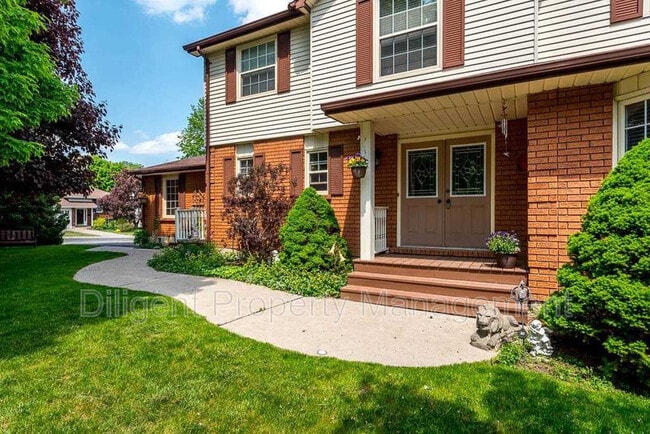 property at 1103 Huntington Cir