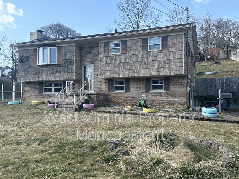 218 Berkley St in Beckley, WV - Building Photo