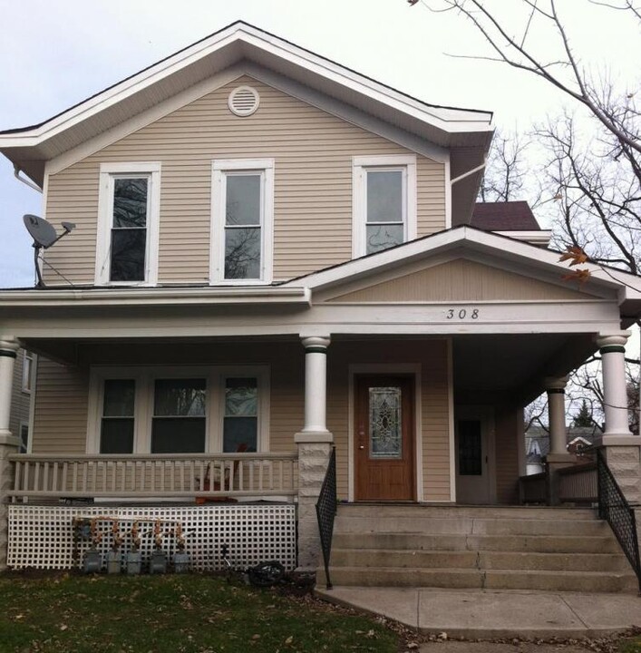 308 N Madriver St in Bellefontaine, OH - Building Photo