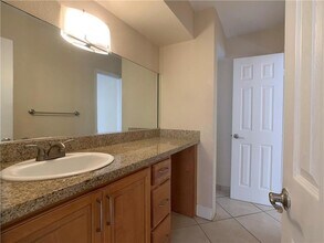 8601 SW 94th St, Unit 201W in Miami, FL - Building Photo - Building Photo