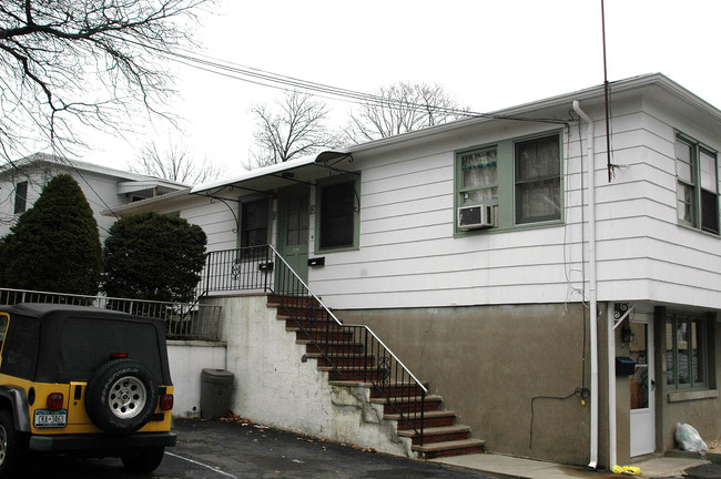 335 Paterson Ave in East Rutherford, NJ - Building Photo - Building Photo