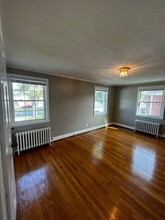 School Street Apartments in Glastonbury, CT - Foto de edificio - Building Photo