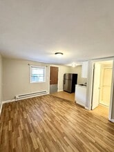 1261 NY-7 in Troy, NY - Building Photo - Building Photo