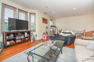 431 Faneuil St, Unit #2C in Boston, MA - Building Photo - Building Photo