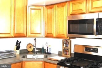 5934 Mayflower Ct in Alexandria, VA - Building Photo - Building Photo