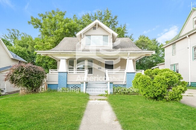 property at 2328 Tuscarawas St E