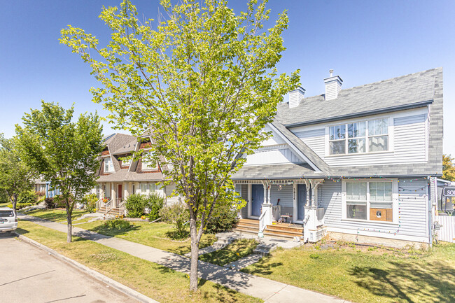 5948 S Terwillegar Blvd NW in Edmonton, AB - Building Photo - Primary Photo