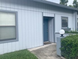 1290 Jefferson Ave in Orange Park, FL - Building Photo
