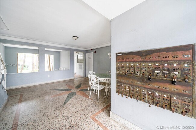 5305 Biscayne Blvd-Unit -205 in Miami, FL - Foto de edificio - Building Photo