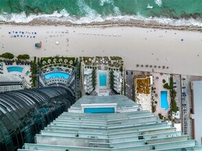 18501 Collins Ave in Sunny Isles Beach, FL - Building Photo - Building Photo
