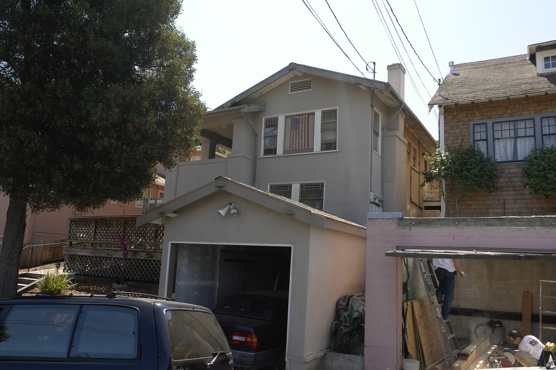 3940-3942 Greenwood Ave in Oakland, CA - Building Photo