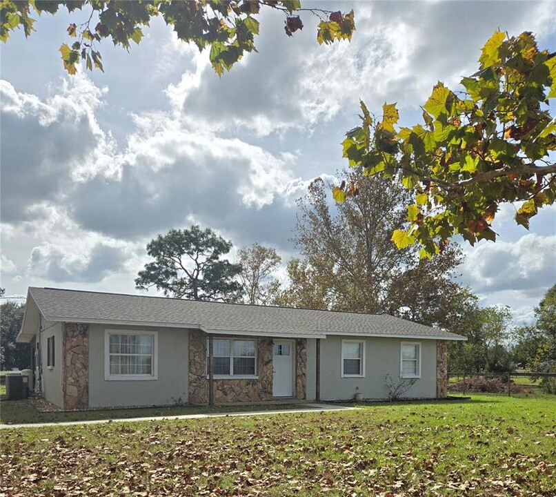 6050 SE 186 Terrace in Morriston, FL - Building Photo