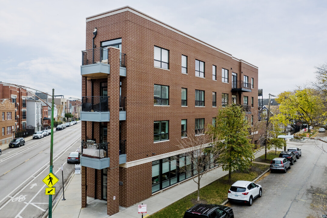 3066 N Clybourn Ave in Chicago, IL - Foto de edificio