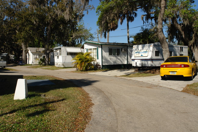 6015 18th St E in Ellenton, FL - Foto de edificio - Building Photo