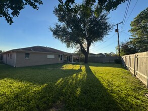 2714 5th Ave N in Texas City, TX - Foto de edificio - Building Photo