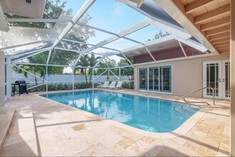 811 N Highland Dr in Hollywood, FL - Building Photo - Building Photo