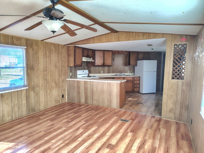 property at 1033 MS-182