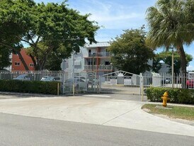 11301 SW 200th St in Miami, FL - Building Photo