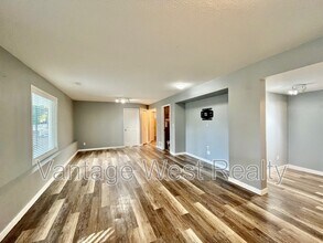 1139 Caledonia Way in West Kelowna, BC - Building Photo - Building Photo