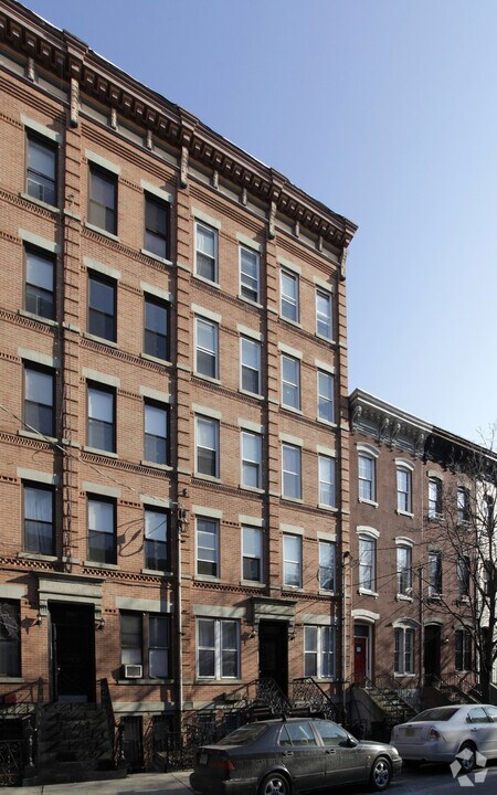915 Garden St, Unit 1-2 in Hoboken, NJ - Building Photo