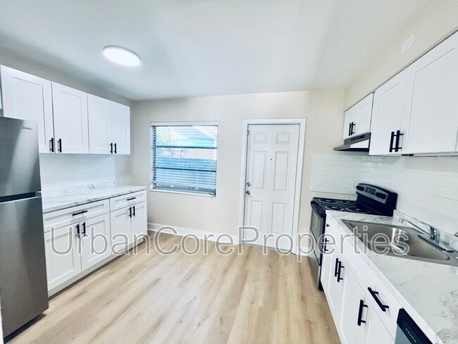 105 7th Ave N in St. Petersburg, FL - Foto de edificio - Building Photo