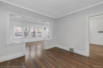 1322 Wayburn St in Grosse Pointe Park, MI - Foto de edificio - Building Photo