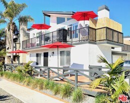 213 17th St in Huntington Beach, CA - Building Photo