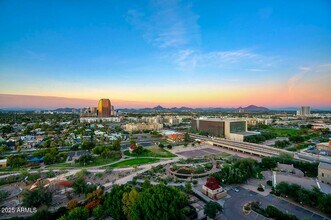 200 W Portland St in Phoenix, AZ - Foto de edificio - Building Photo