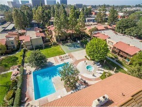 1030 W MacArthur Blvd, Unit 1030-56 in Santa Ana, CA - Building Photo - Building Photo